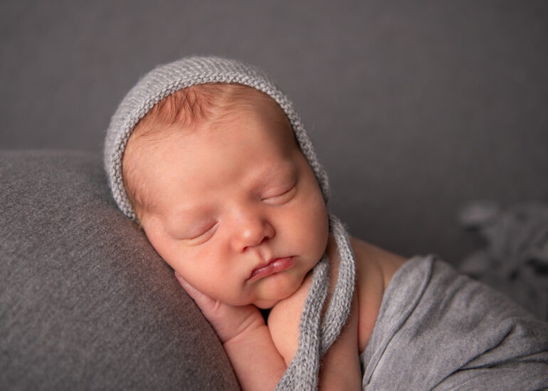 Scottsdale Photographer specializing in newborn, maternity, family and graduate photography