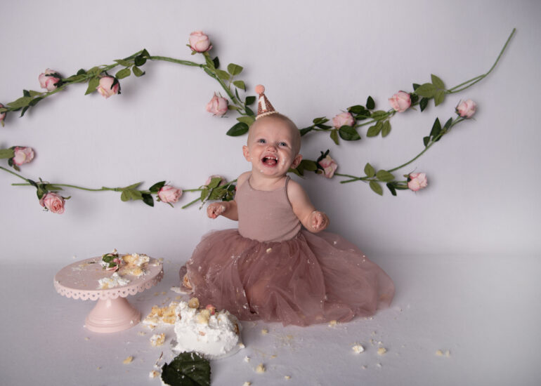 Scottsdale Photographer specializing in newborn, maternity, family and graduate photography